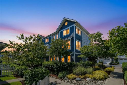25-370 Latoria Blvd, Victoria, BC, V9C0N9 | Card Image