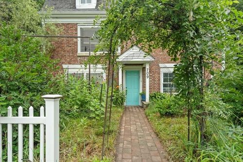 709 Main St, North Oxford, MA, 01537-1147 | Card Image