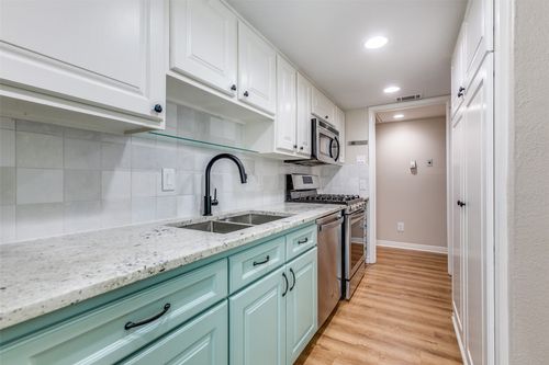 apt-1069-15930 Stillwood St, Dallas, TX, 75248-3530 | Card Image