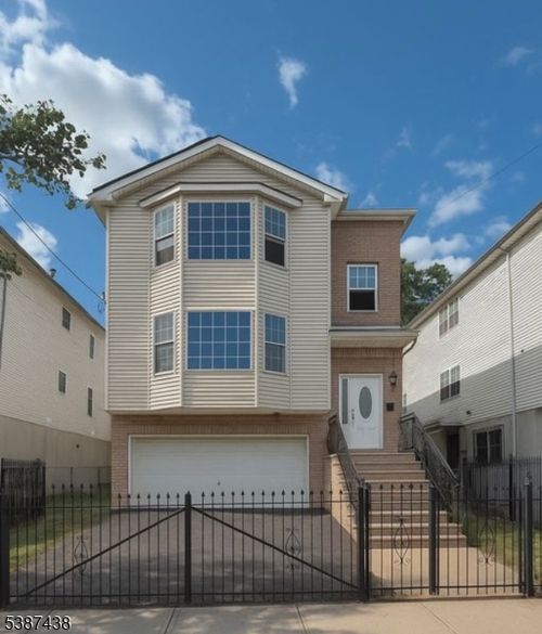 2-115 Fabyan Pl, Newark, NJ, 07112-1106 | Card Image