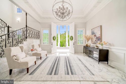 1111 Towlston Rd, MCLEAN, VA, 22102-1112 | Card Image