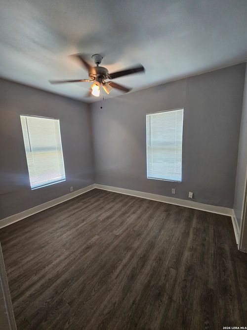 2-950 Bailey Ave, San Antonio, TX, 78210-3639 | Card Image
