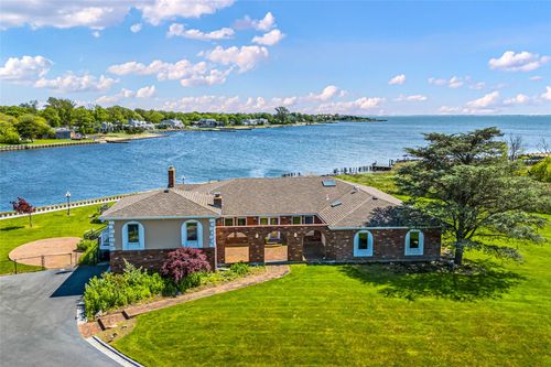 15 Post Ln, Bay Shore, NY, 11706-8952 | Card Image