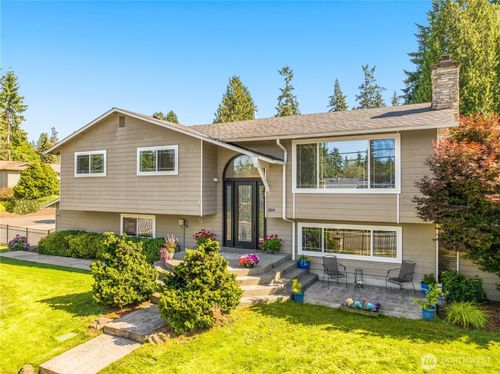 804 15th Street Sw, Edmonds, WA, 98020 | Card Image