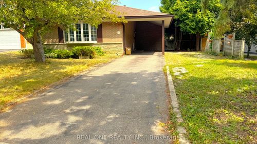 35 Corning Rd, North York, ON, M2J2L6 | Card Image