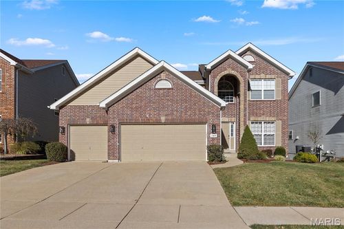 1389 Red Oak Plantation Dr, Ballwin, MO, 63021-3321 | Card Image