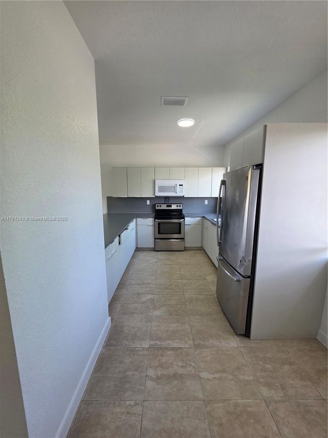 10233 Sw 176 Th St, Home with 3 bedrooms, 2 bathrooms and null parking in Miami FL | Image 5