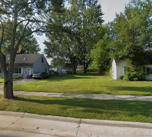17090 Lincoln Ave, Eastpointe, MI, 48021-3032 | Card Image