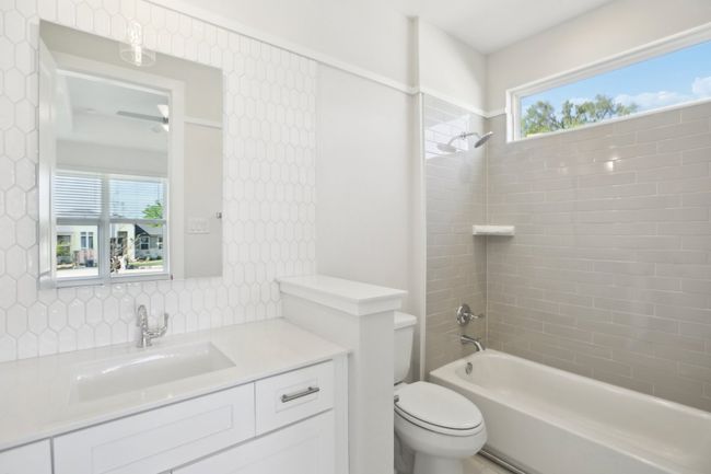 Full bath featuring tasteful backsplash, vanity, bathtub / shower combination, and toilet | Image 20