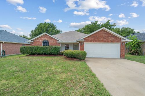 148 Blue Wood Dr, Saginaw, TX, 76179-1411 | Card Image