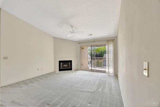 12041 Carrington Ln, Condo with 2 bedrooms, 2 bathrooms and null parking in Loveland OH | Image 4