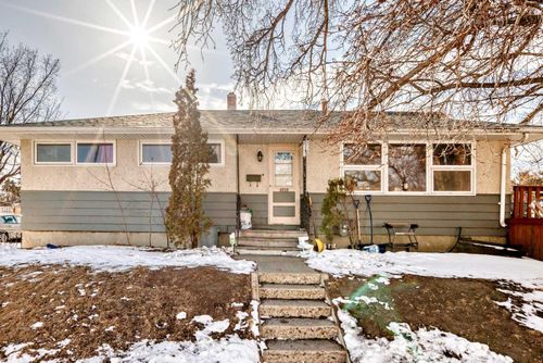 4939 45 St, Innisfail, AB, T4G1M4 | Card Image