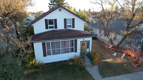 215 5 Ave W, Hanna, AB, T0J1P0 | Card Image