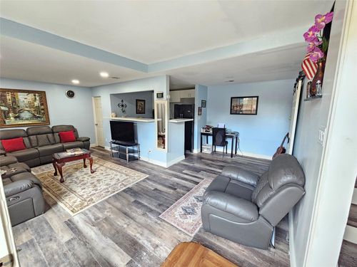 9321 Pagewood Ln, Houston, TX, 77063-5343 | Card Image