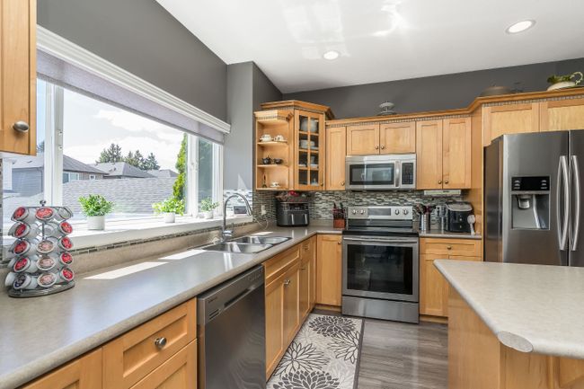 24070 102 A Avenue, House other with 5 bedrooms, 3 bathrooms and 2 parking in Maple Ridge BC | Image 19