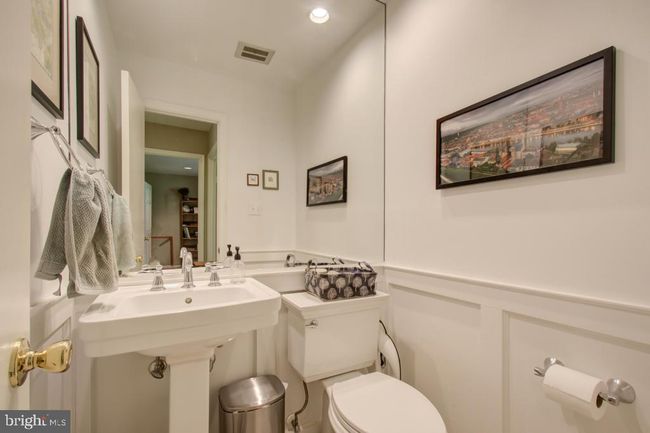 9004 Levelle Dr, House other with 5 bedrooms, 3 bathrooms and null parking in CHEVY CHASE MD | Image 13
