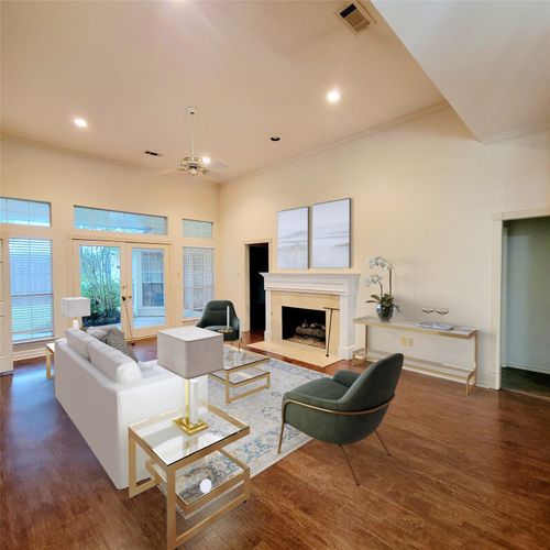 1017 Mccoy Dr, Irving, TX, 75062-8006 | Card Image