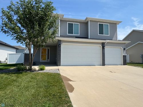 3033 1st St E, West Fargo, ND, 58078-7978 | Card Image
