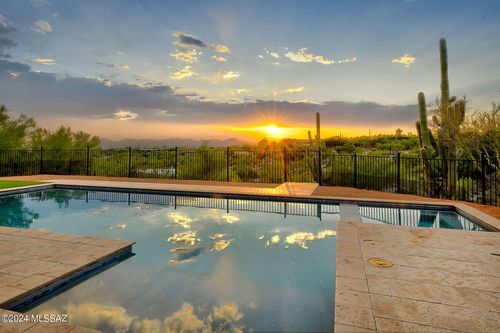 6631 N Camino Padre Isidoro, Tucson, AZ, 85718-2035 | Card Image