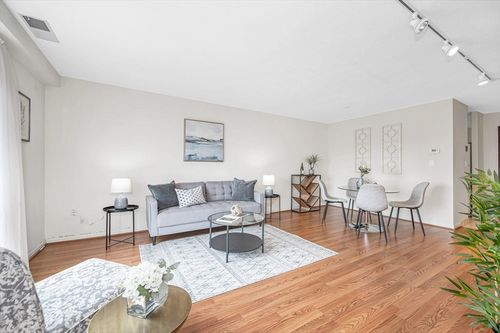 apt-413-4 Summit Dr, Reading, MA, 01867-4053 | Card Image