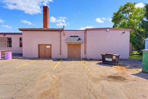 197 Erie Ave, Brantford, ON, N3S2G8 | Card Image