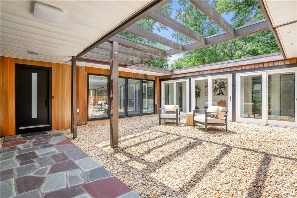 Woods End Rd, Hartsdale, NY 10530