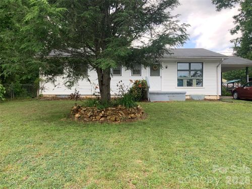 37 Hartshorn Dr, Candler, NC, 28715-9629 | Card Image