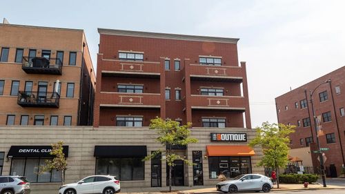 4n-3929 Western Ave, Chicago, IL, 60618-3759 | Card Image
