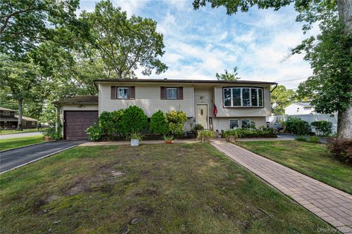 40 Rockland Ave, Babylon, NY, 11704-1830 | Card Image