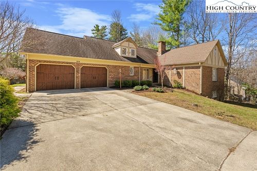 304 Glendale Dr, Boone, NC, 28607-3704 | Card Image