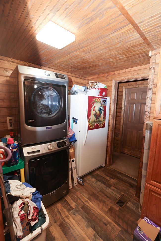 831 Beech Bottom Rd, House other with 3 bedrooms, 2 bathrooms and null parking in Wooton KY | Image 21