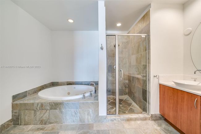 APT-305 - 2633 Ne 14 Th Ave, Condo with 2 bedrooms, 2 bathrooms and null parking in Wilton Manors FL | Image 12