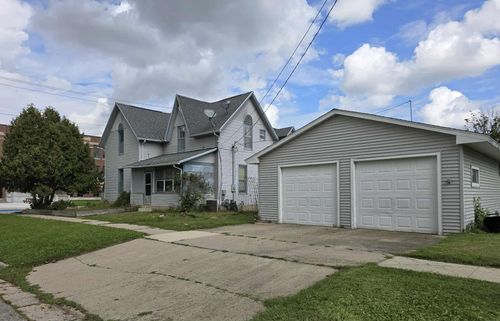 211 Vernon St, Decorah, IA, 52101-2151 | Card Image