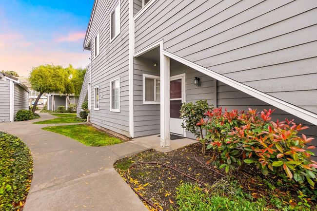 709 Waterford, Condo with 2 bedrooms, 1 bathrooms and null parking in Pinole CA | Image 4