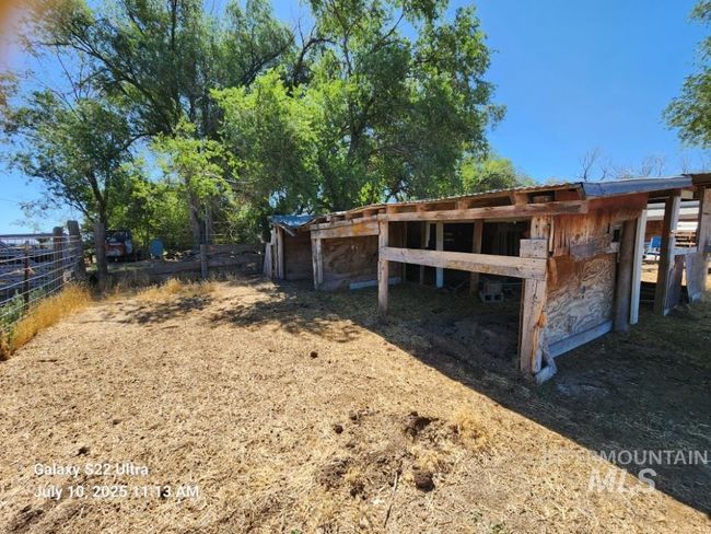 Barn, chicken coop or other animal shelter. | Image 6