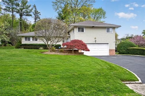 2 Vanad Dr, Roslyn, NY, 11576-2527 | Card Image