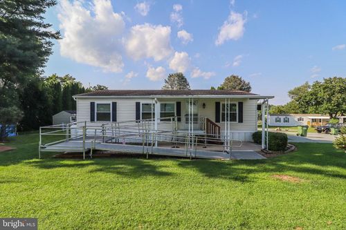 123 White Tail Ln, Windsor, PA, 17366-8307 | Card Image