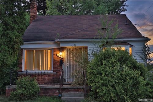 9657 Warwick St, Detroit, MI, 48228-1322 | Card Image