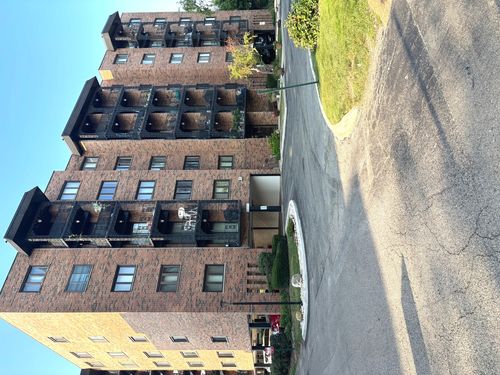 unit-504-9332 Landings Ln, Des Plaines, IL, 60016-5246 | Card Image