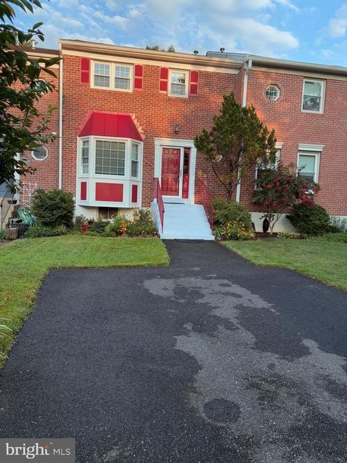 7209 Lake Cove Dr, ALEXANDRIA, VA, 22315-4240 | Card Image