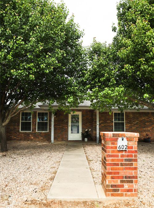 602 Cedar St, Clyde, TX, 79510-3731 | Card Image