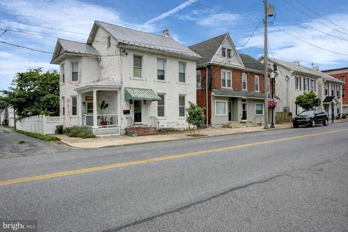 244 W Main St, Waynesboro, PA, 17268-1522 | Card Image