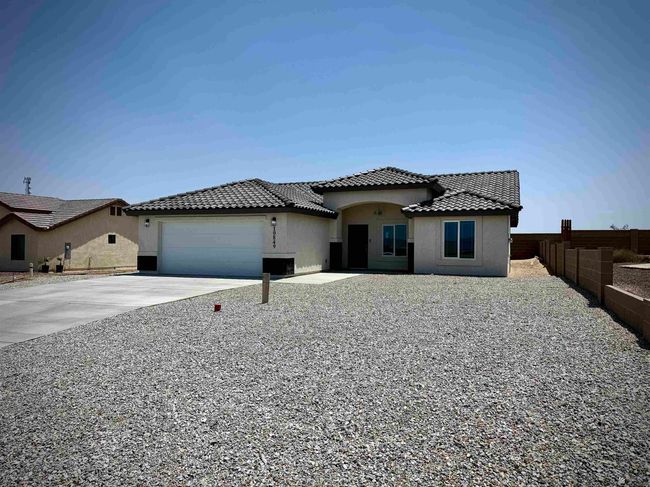 10849 Concho Dr, Home with 3 bedrooms, 2 bathrooms and 2 parking in Wellton AZ | Image 4