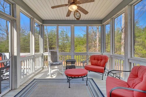 1034 Joffrey Dr, Huddleston, VA, 24104-3606 | Card Image