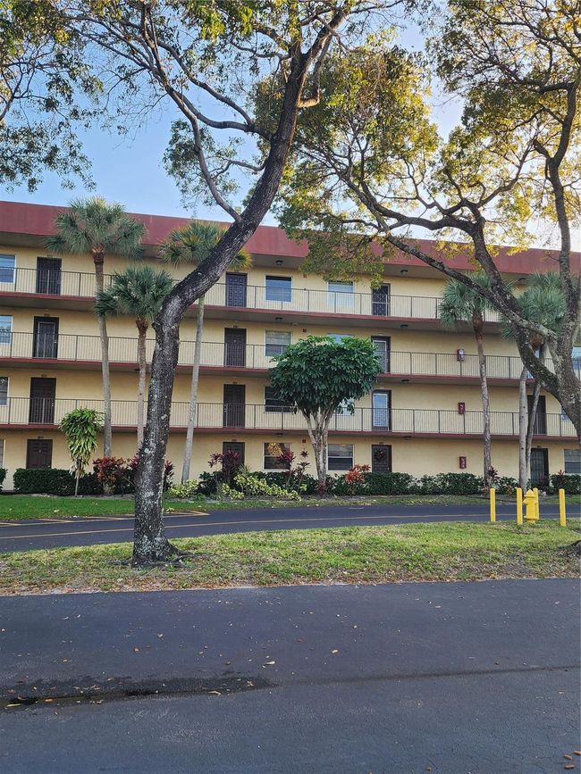 APT-211 - 3341 Nw 47 Th Ter, Condo with 1 bedrooms, 2 bathrooms and null parking in Lauderdale Lakes FL | Image 44