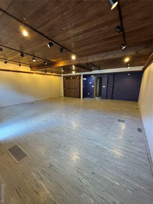 1890 Ortonville Rd, Ortonville, MI, 48462-8874 | Card Image