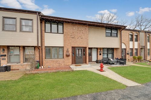 7666 S 88th Ct, Justice, IL, 60458-1306 | Card Image