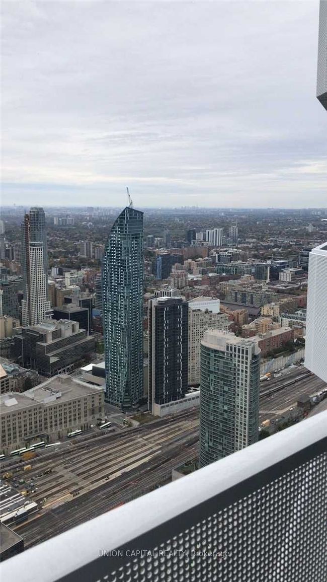 7002 - 88 Harbour St, Condo with 1 bedrooms, 1 bathrooms and 1 parking in Toronto ON | Image 12