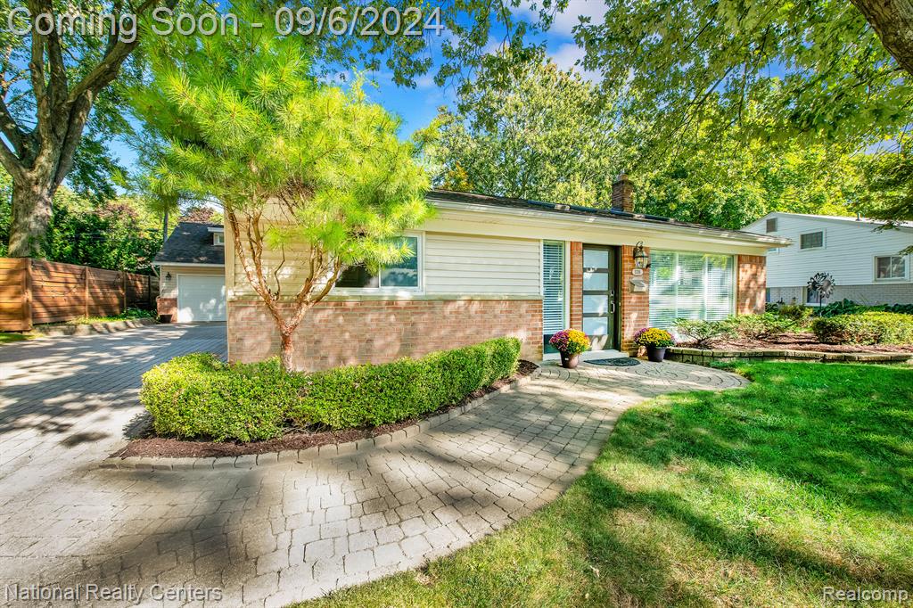 Catalpa Dr, Rochester, MI 48307