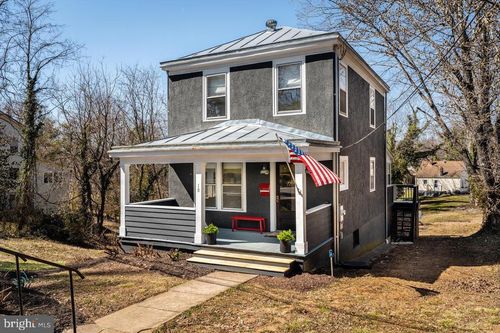 18 N Lewis St, LEXINGTON, VA, 24450-2708 | Card Image
